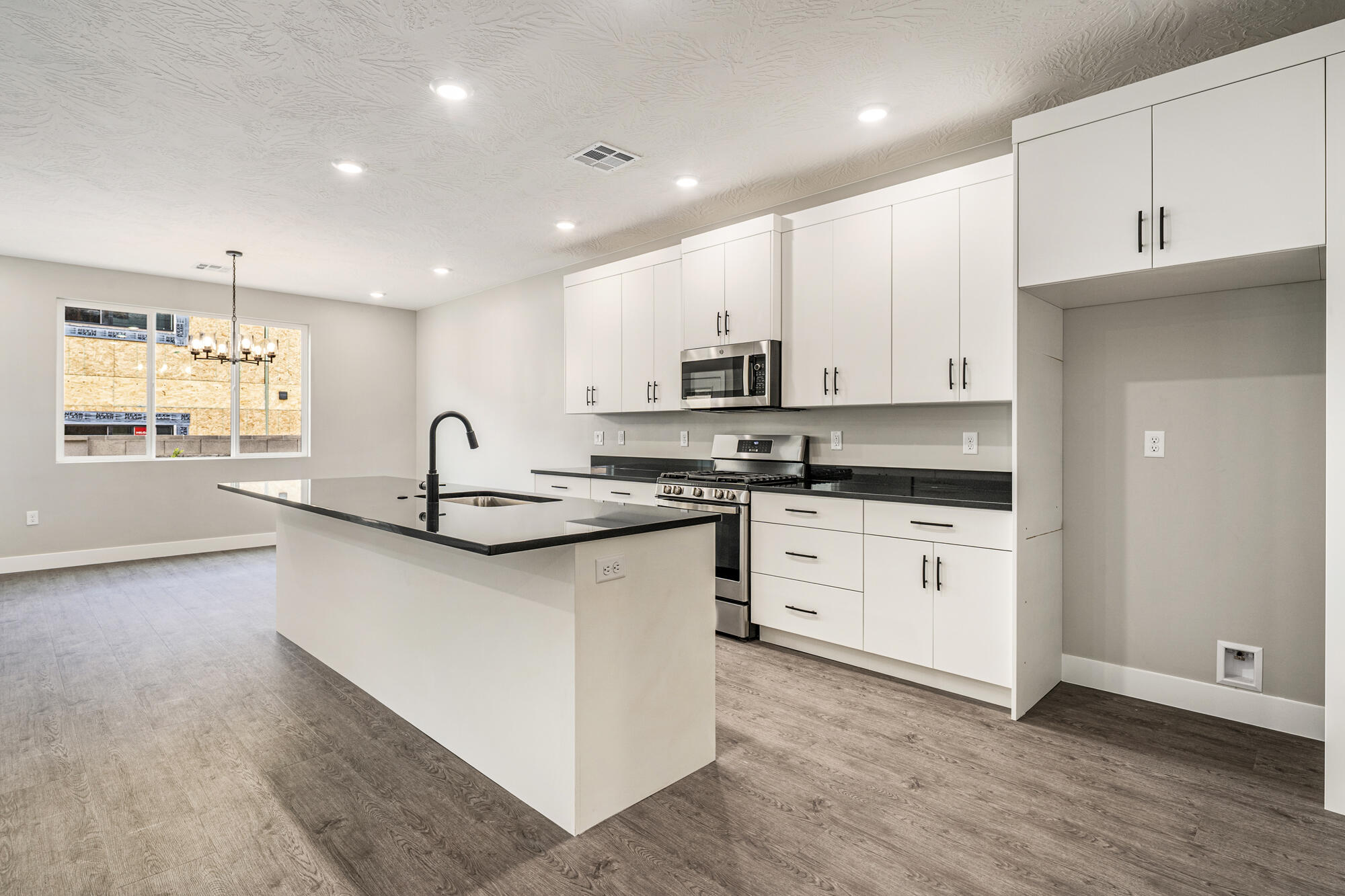 EAGLE POINTE - Residential