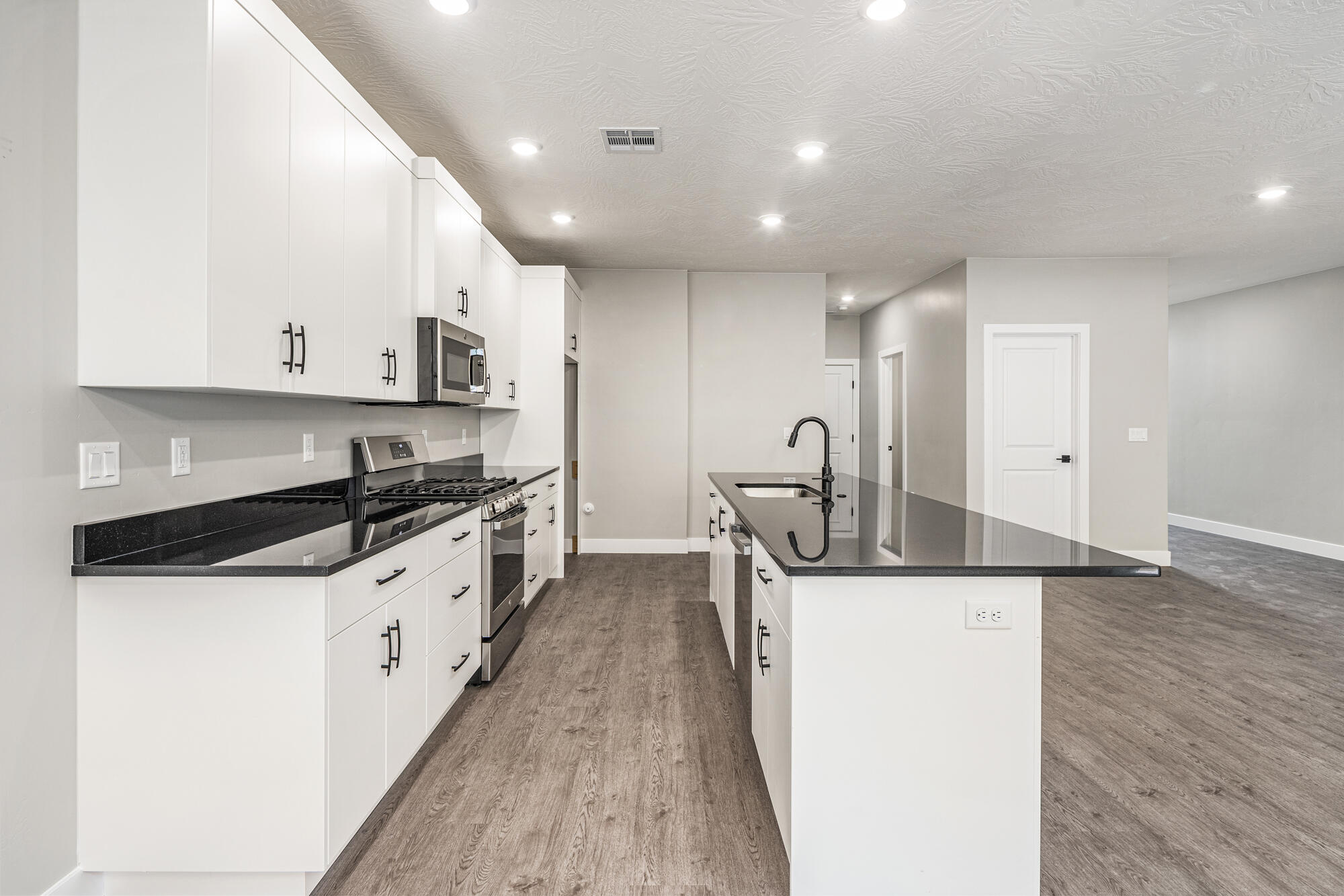 EAGLE POINTE - Residential