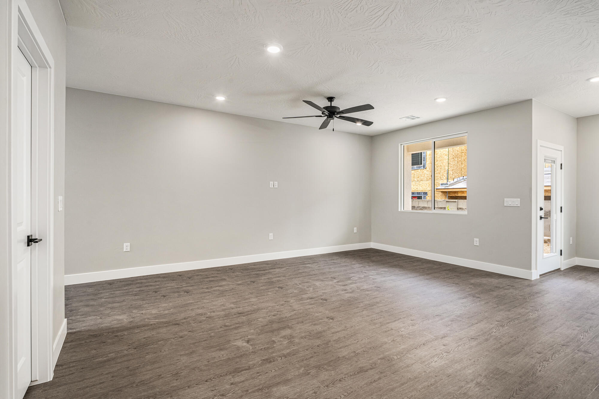 EAGLE POINTE - Residential