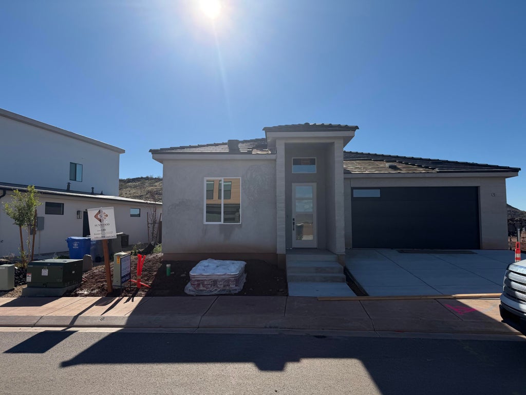 Photo of 998 E Coyote Crest DR, Washington, UT 84780 (MLS # 26-277116)