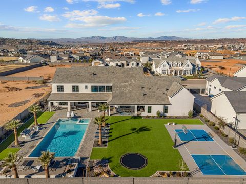 Photo of 2881 S LEAF LN, Washington, UT 84780 (MLS # 26-268343)