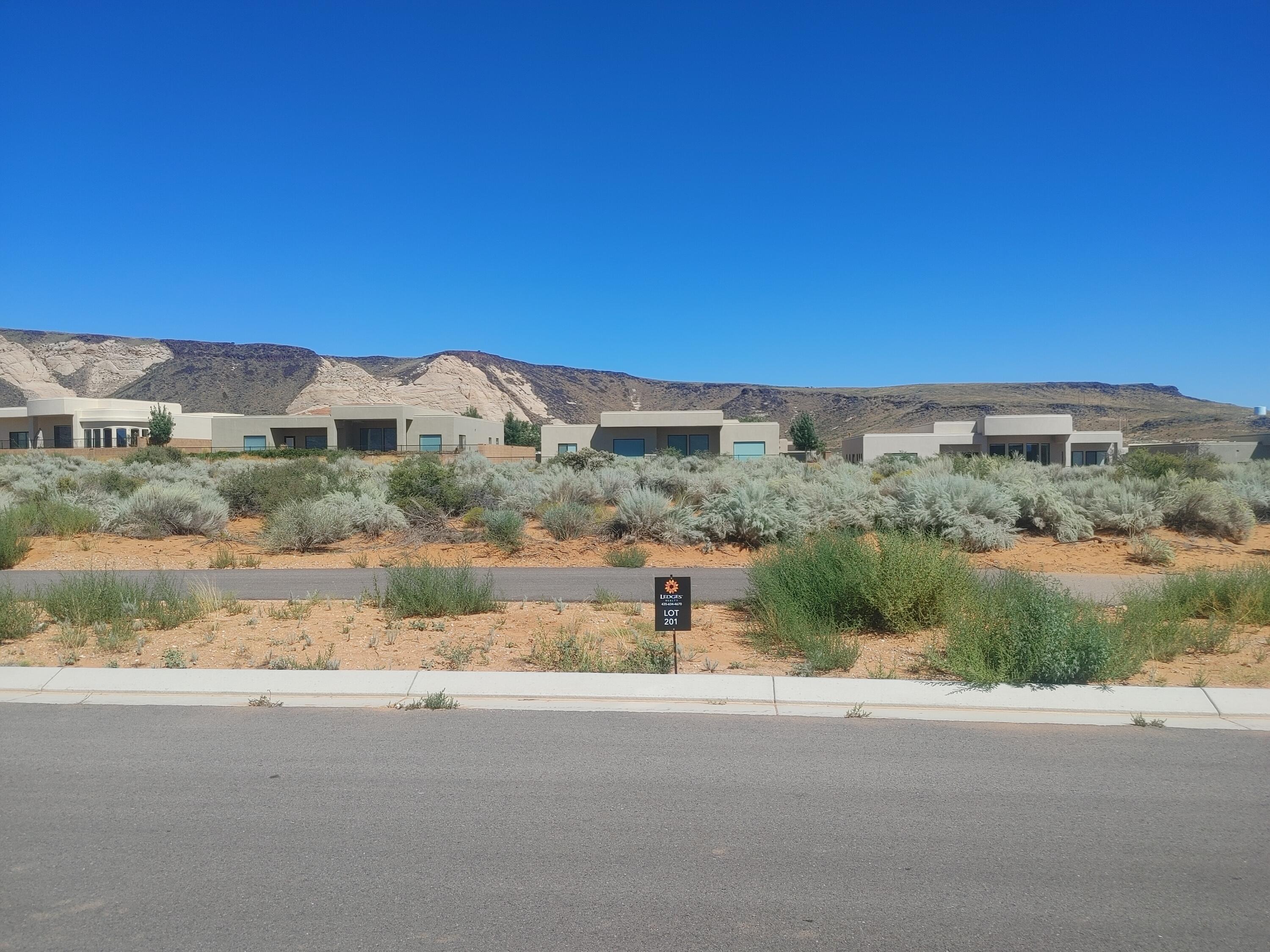 Large custom home lot in the scenic Ledges of St. George Golf community. Great views of Snow Canyon State Park and Fishrock. Nearby public park including Pickleball. Bring your own builder.