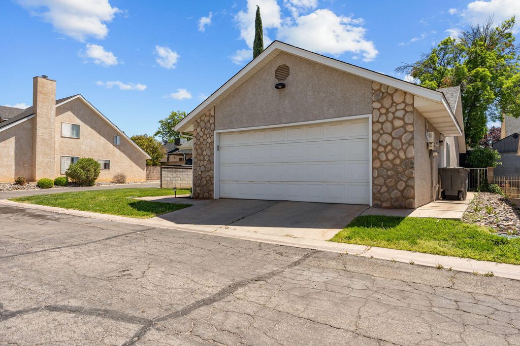 Photo of 1040 N 1300 W 60 #60, Saint George, UT 84770 (MLS # 26-271534)