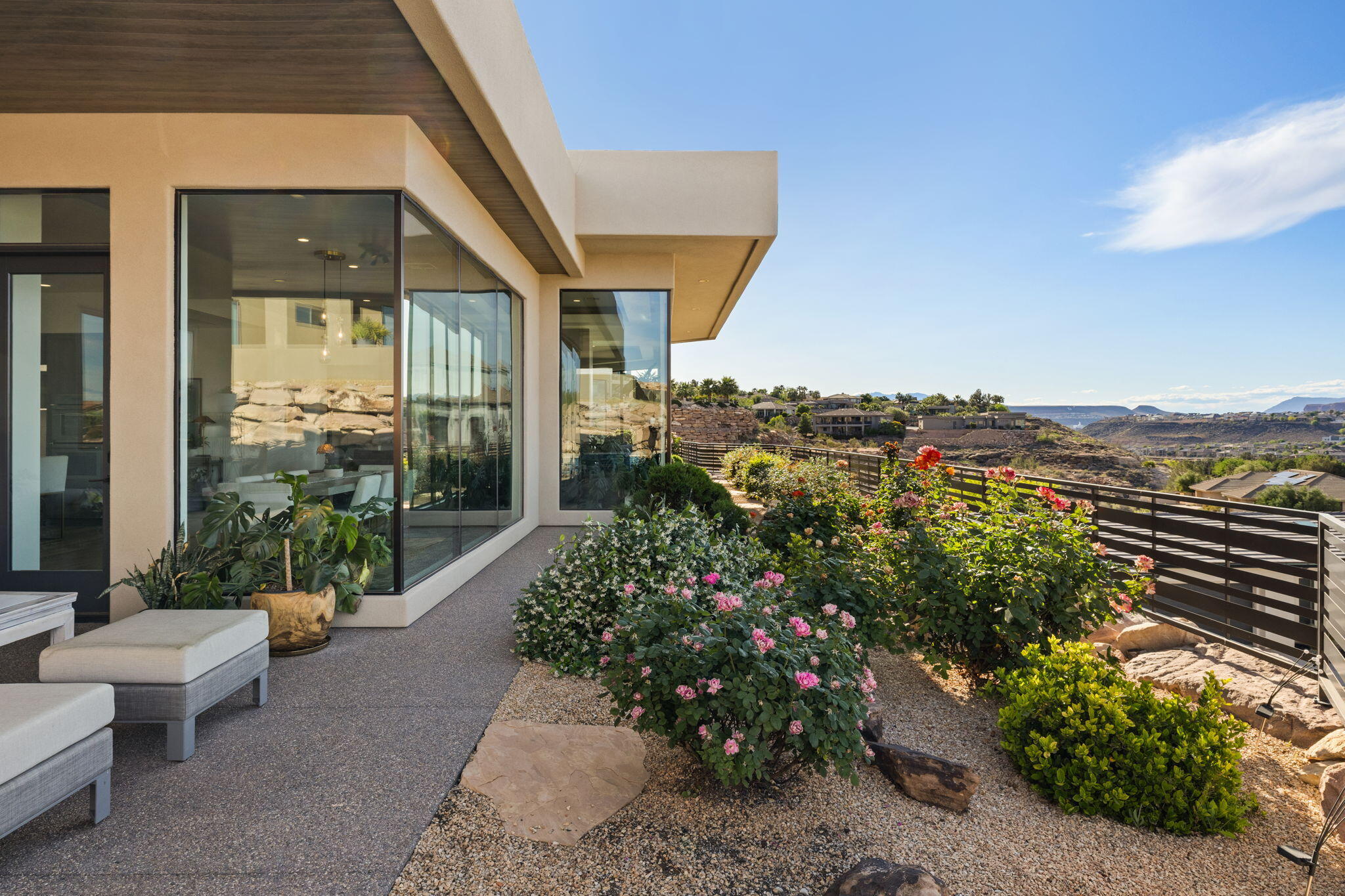 STONE CLIFF - Residential