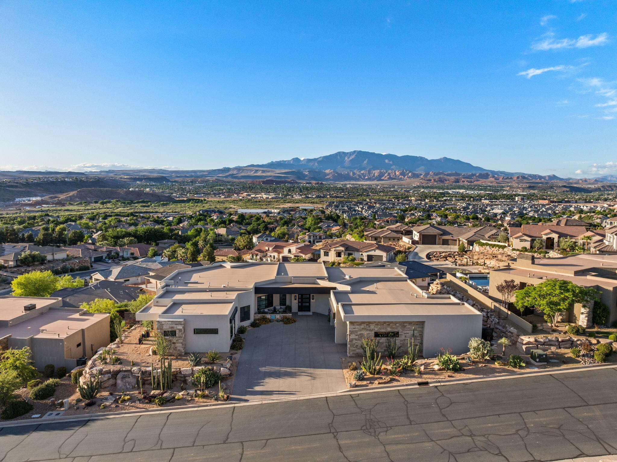 STONE CLIFF - Residential