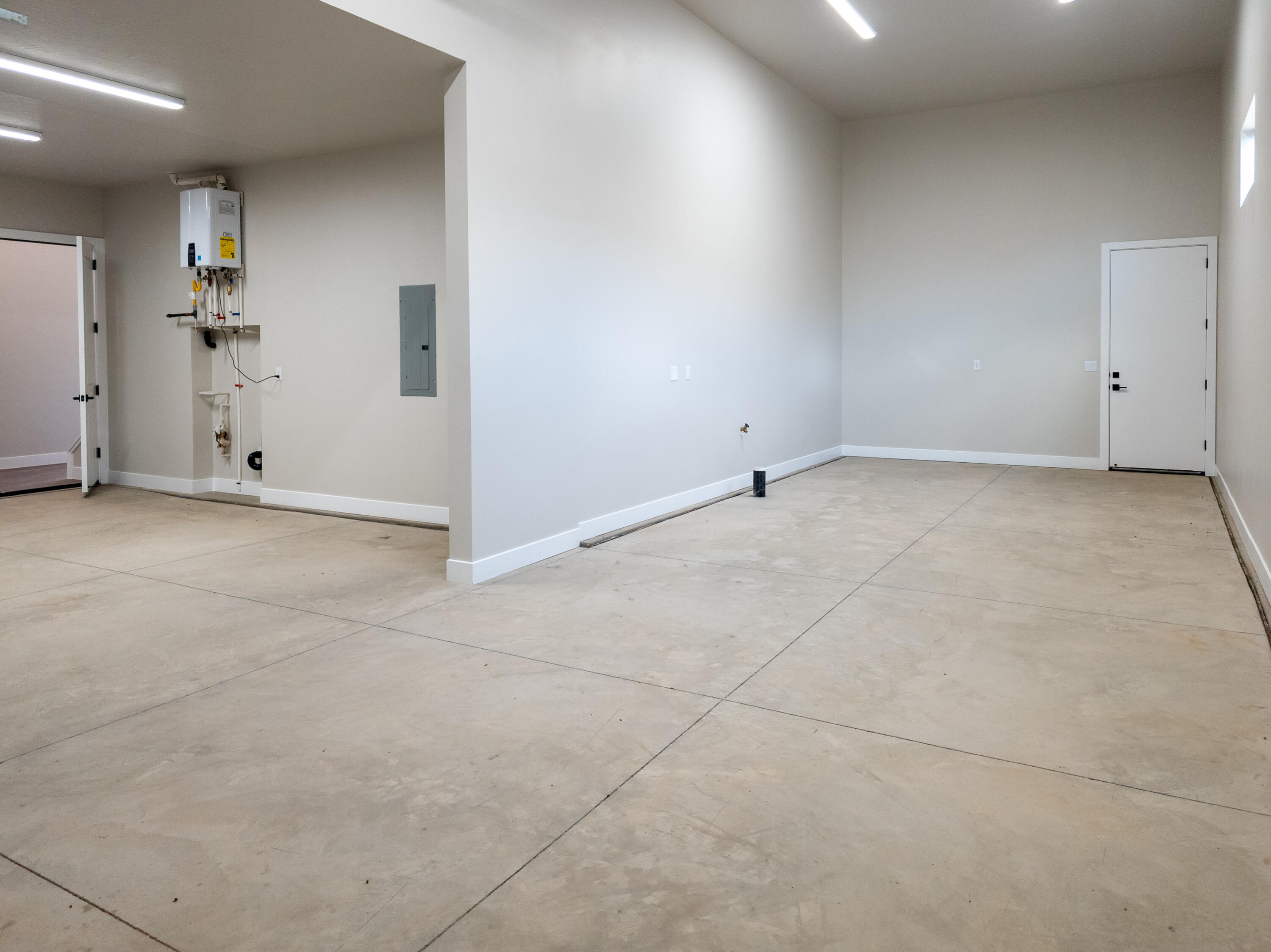 PEREGRINE POINTE WEST - Residential