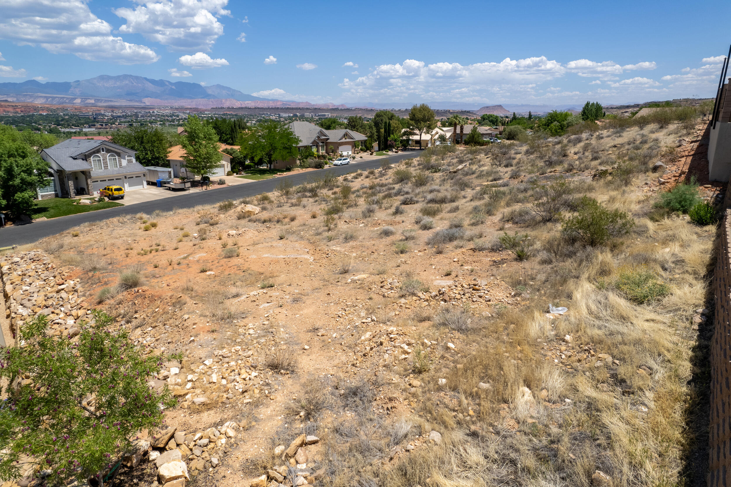 BLOOMINGTON HILLS - Land