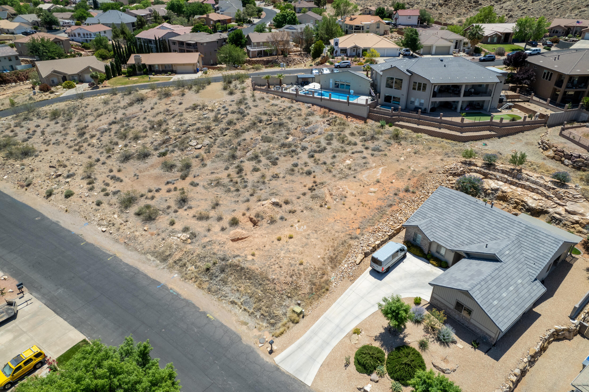 BLOOMINGTON HILLS - Land