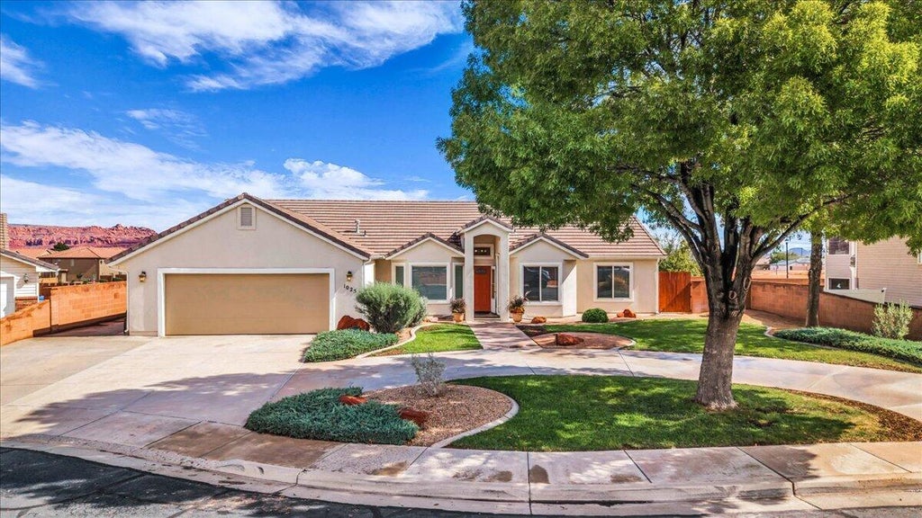 Photo of 1025 S 375 ST E, Ivins, UT 84738 (MLS # 26-277137)