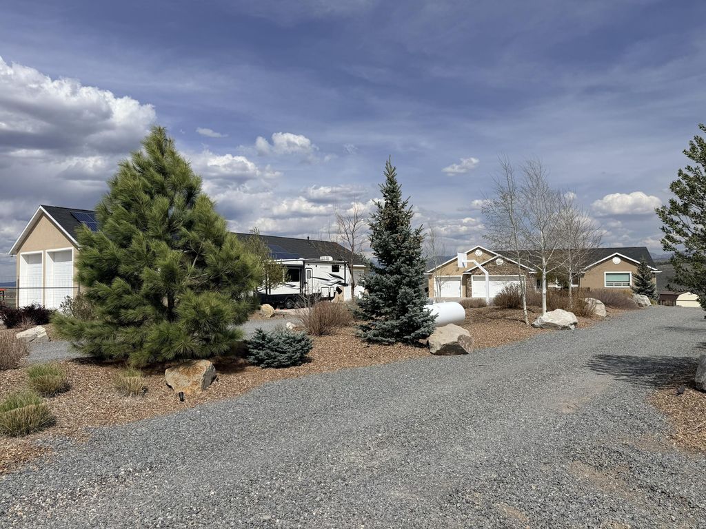 Photo of 995 S 230 E, Panguitch, UT 84759 (MLS # 26-271345)