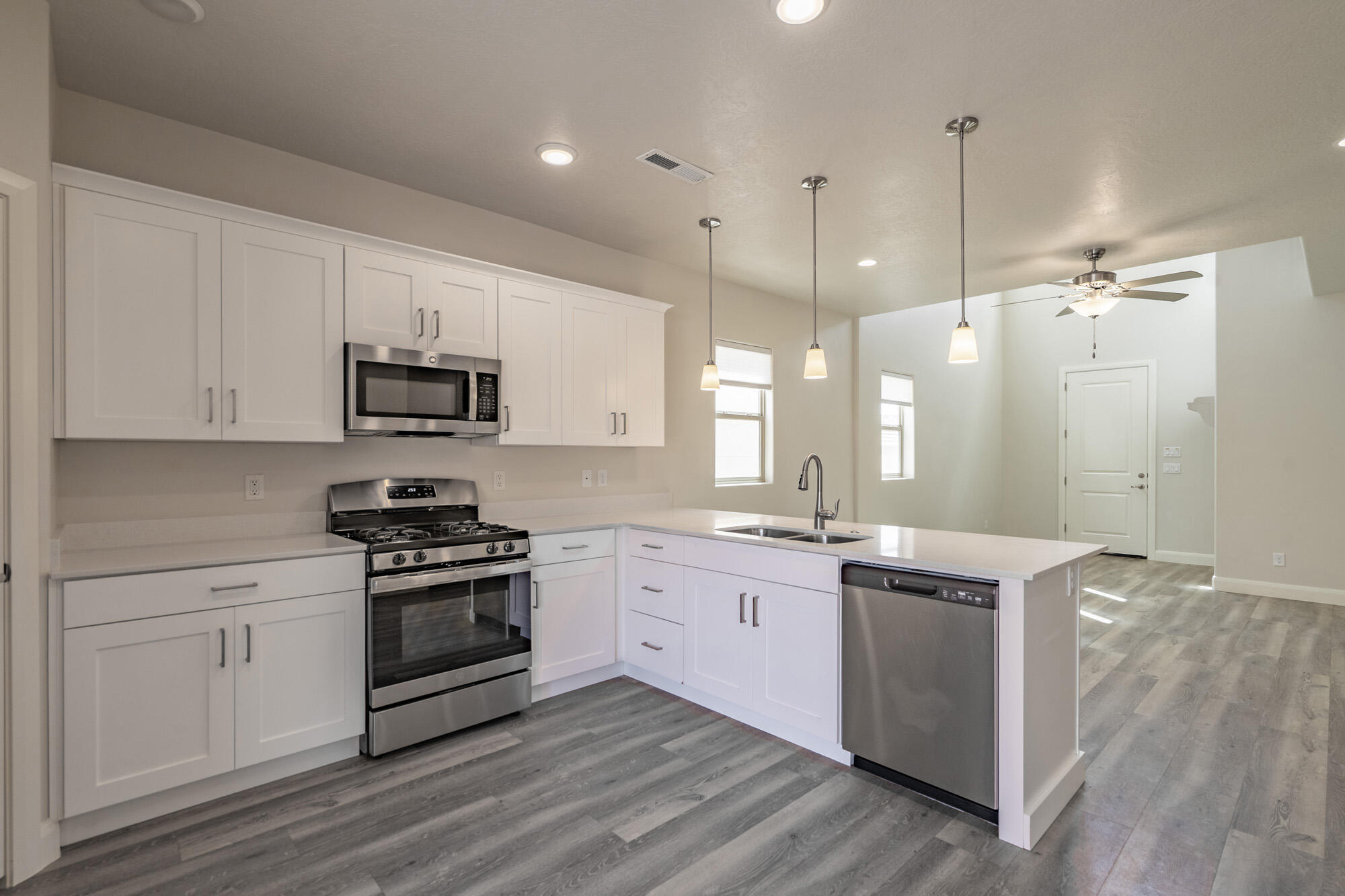 HURRICANE HEIGHTS - Residential