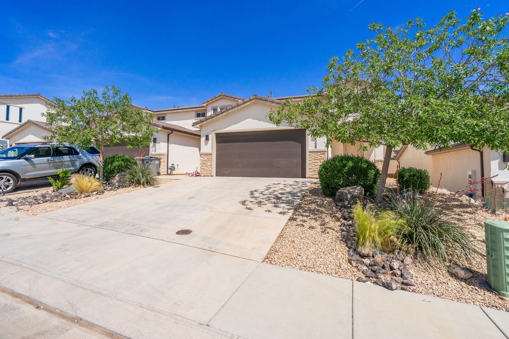 Photo of 548 N 550 W, Hurricane, UT 84737 (MLS # 26-271675)