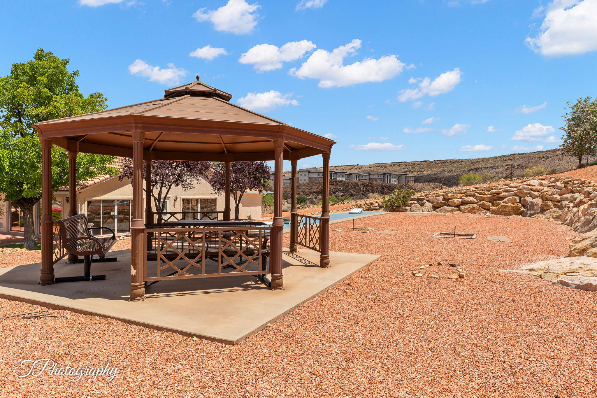 RIDGEPOINTE - Residential