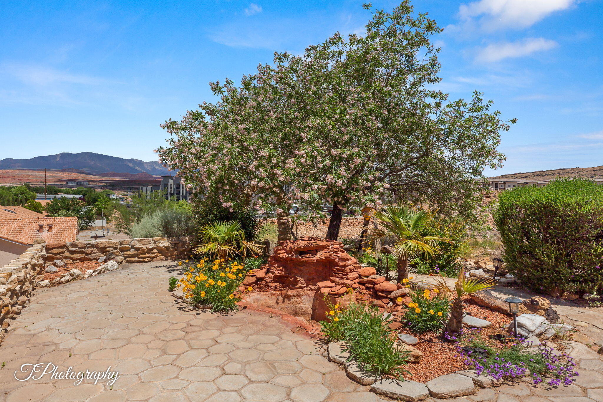 RIDGEPOINTE - Residential