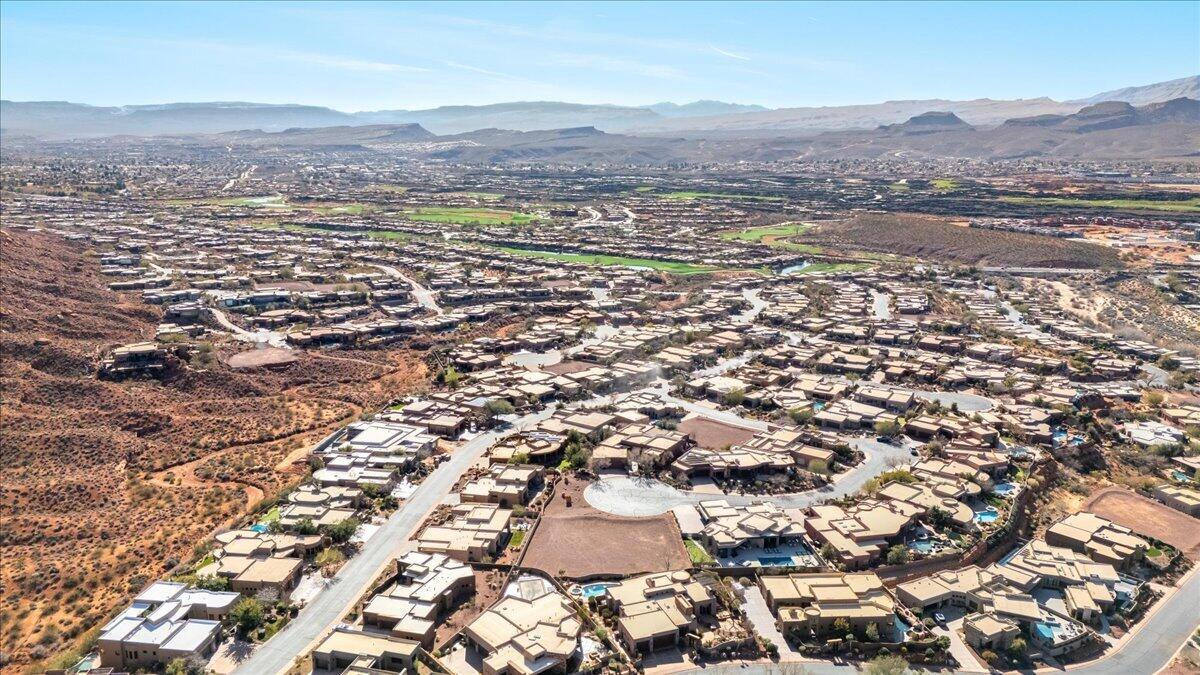 CLIFFS OF SNOW CANYON - Land