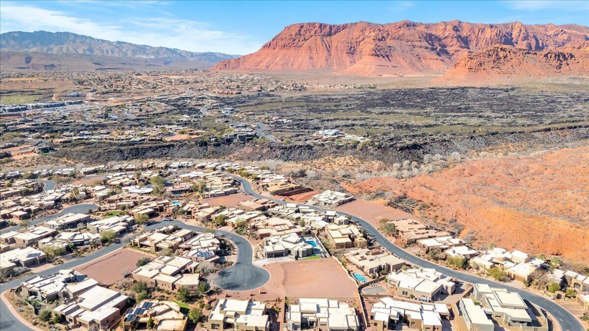 CLIFFS OF SNOW CANYON - Land