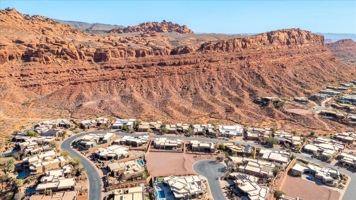 CLIFFS OF SNOW CANYON - Land