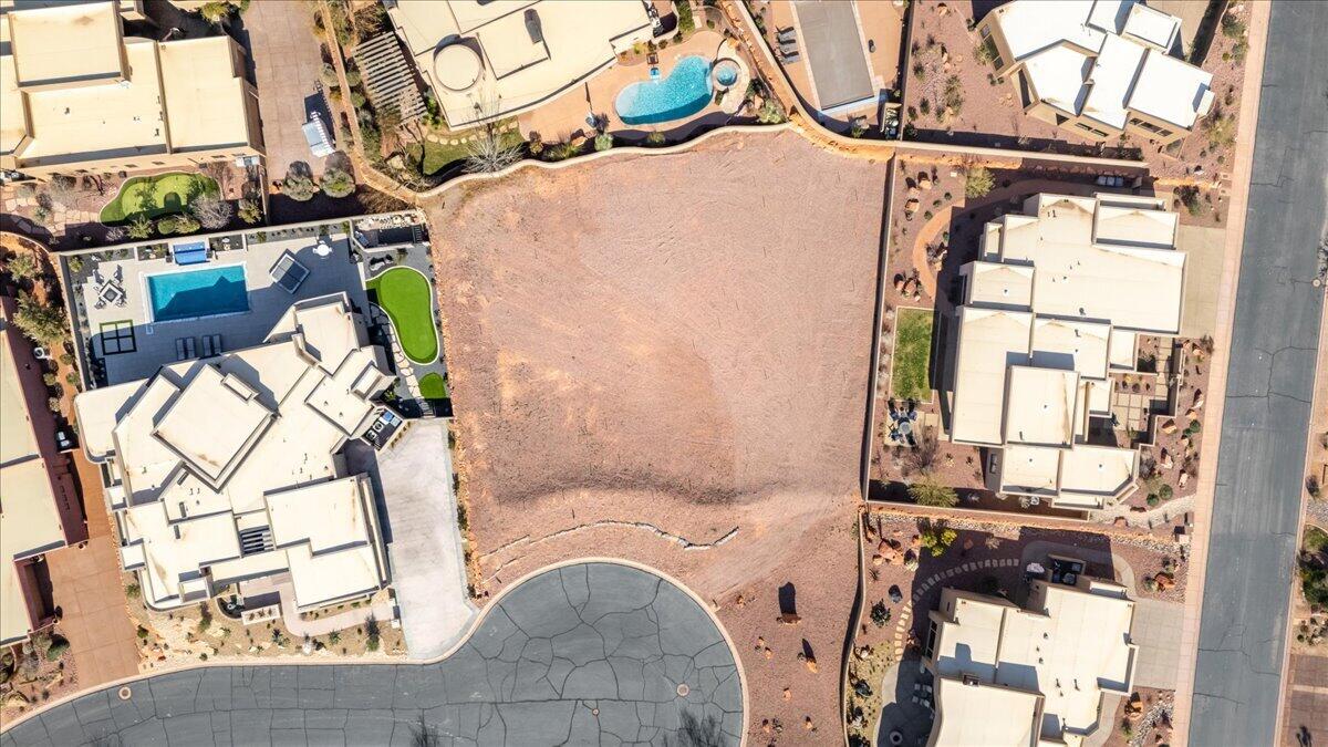 CLIFFS OF SNOW CANYON - Land