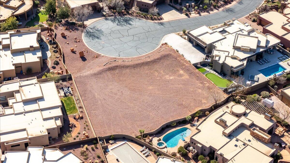 CLIFFS OF SNOW CANYON - Land