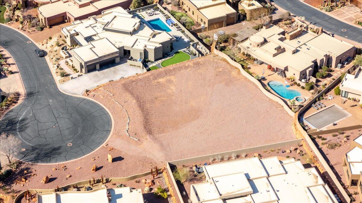 CLIFFS OF SNOW CANYON - Land