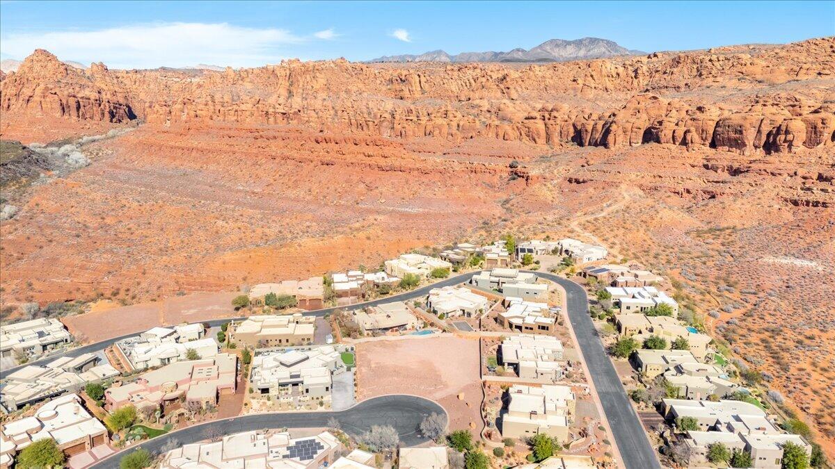 CLIFFS OF SNOW CANYON - Land