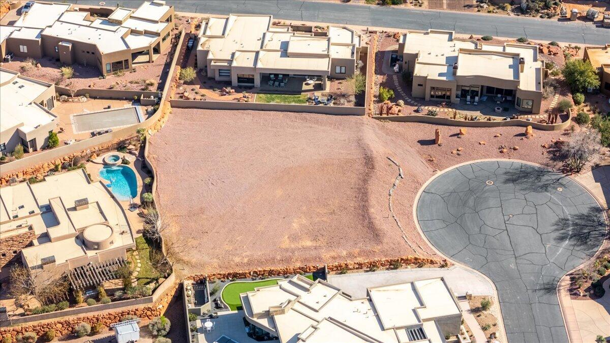 CLIFFS OF SNOW CANYON - Land