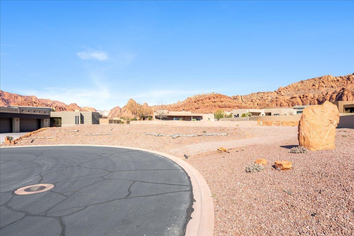 CLIFFS OF SNOW CANYON - Land