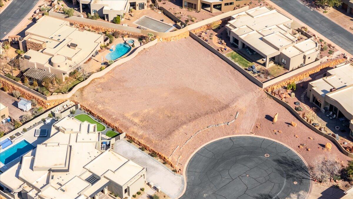 CLIFFS OF SNOW CANYON - Land