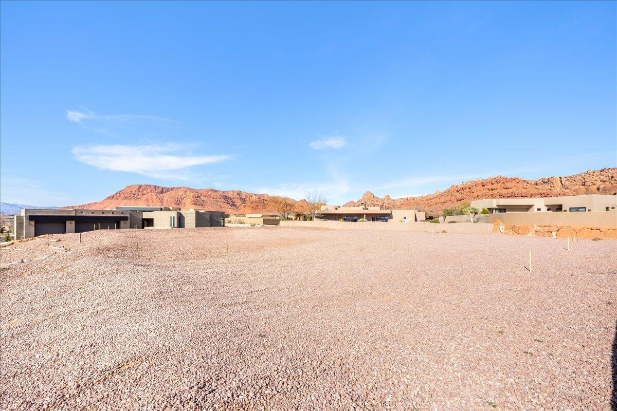 CLIFFS OF SNOW CANYON - Land