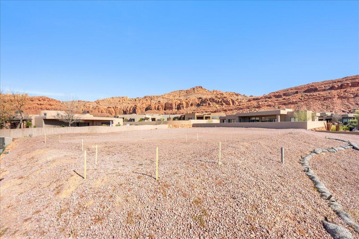 CLIFFS OF SNOW CANYON - Land