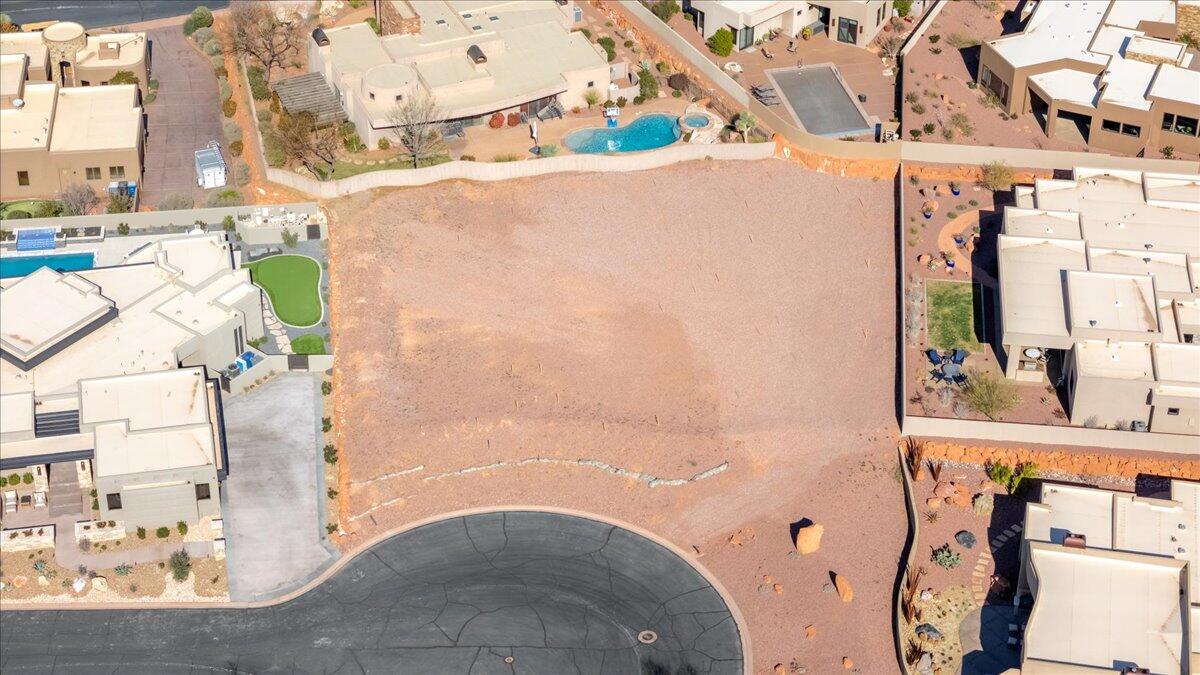 CLIFFS OF SNOW CANYON - Land