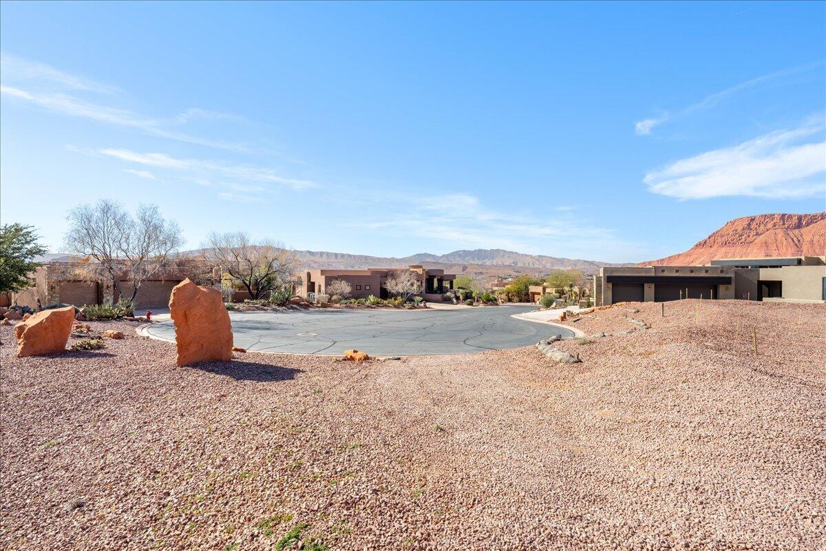 CLIFFS OF SNOW CANYON - Land