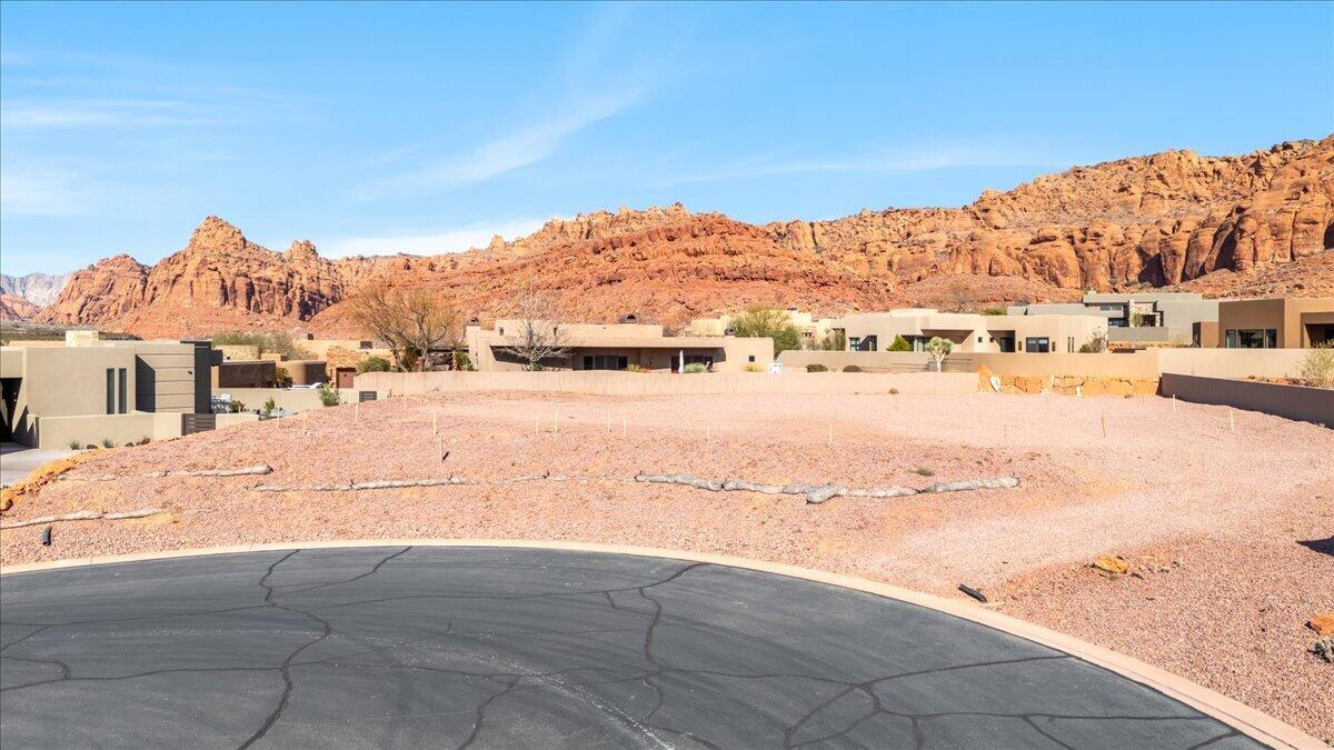 CLIFFS OF SNOW CANYON - Land