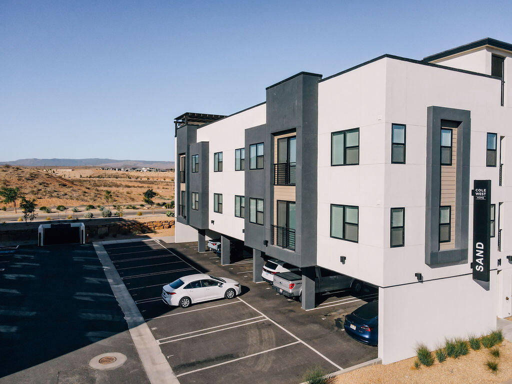 DESERT COLOR RESORT - Residential