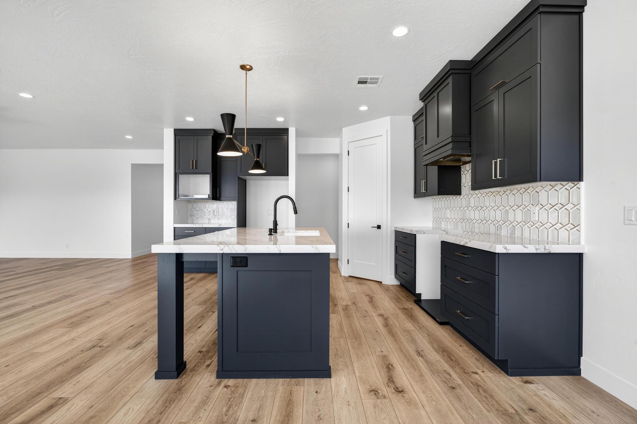 WHITE CANYON - Residential