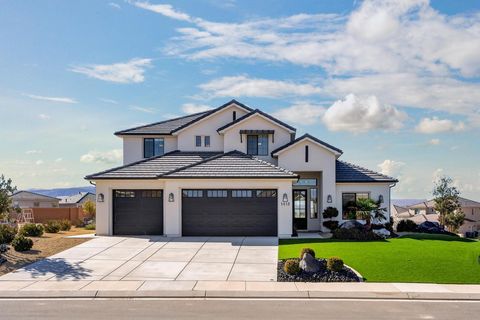 Photo of 1418 E HAYROCKS DR, Saint George, UT 84790 (MLS # 26-268610)