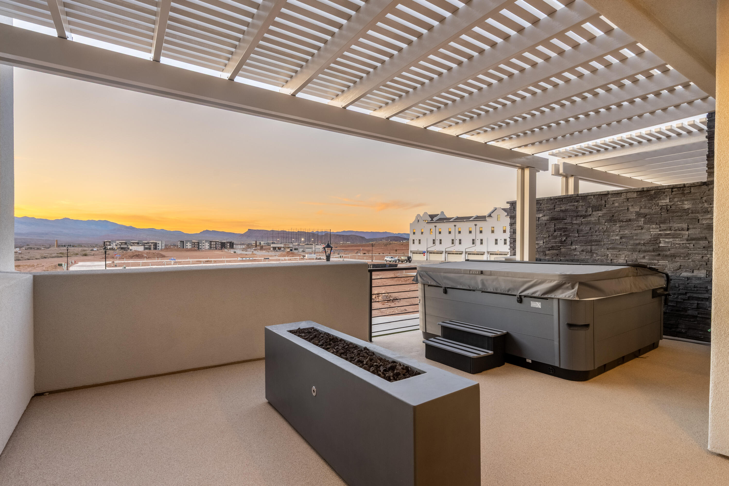 ATKINVILLE TOWNHOMES AT DESERT COLOR - Residential