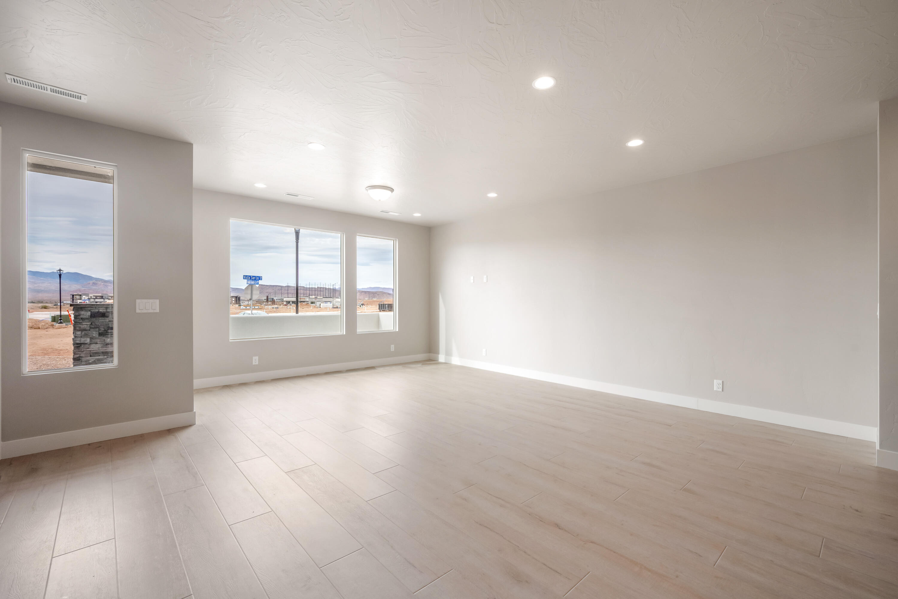 ATKINVILLE TOWNHOMES AT DESERT COLOR - Residential