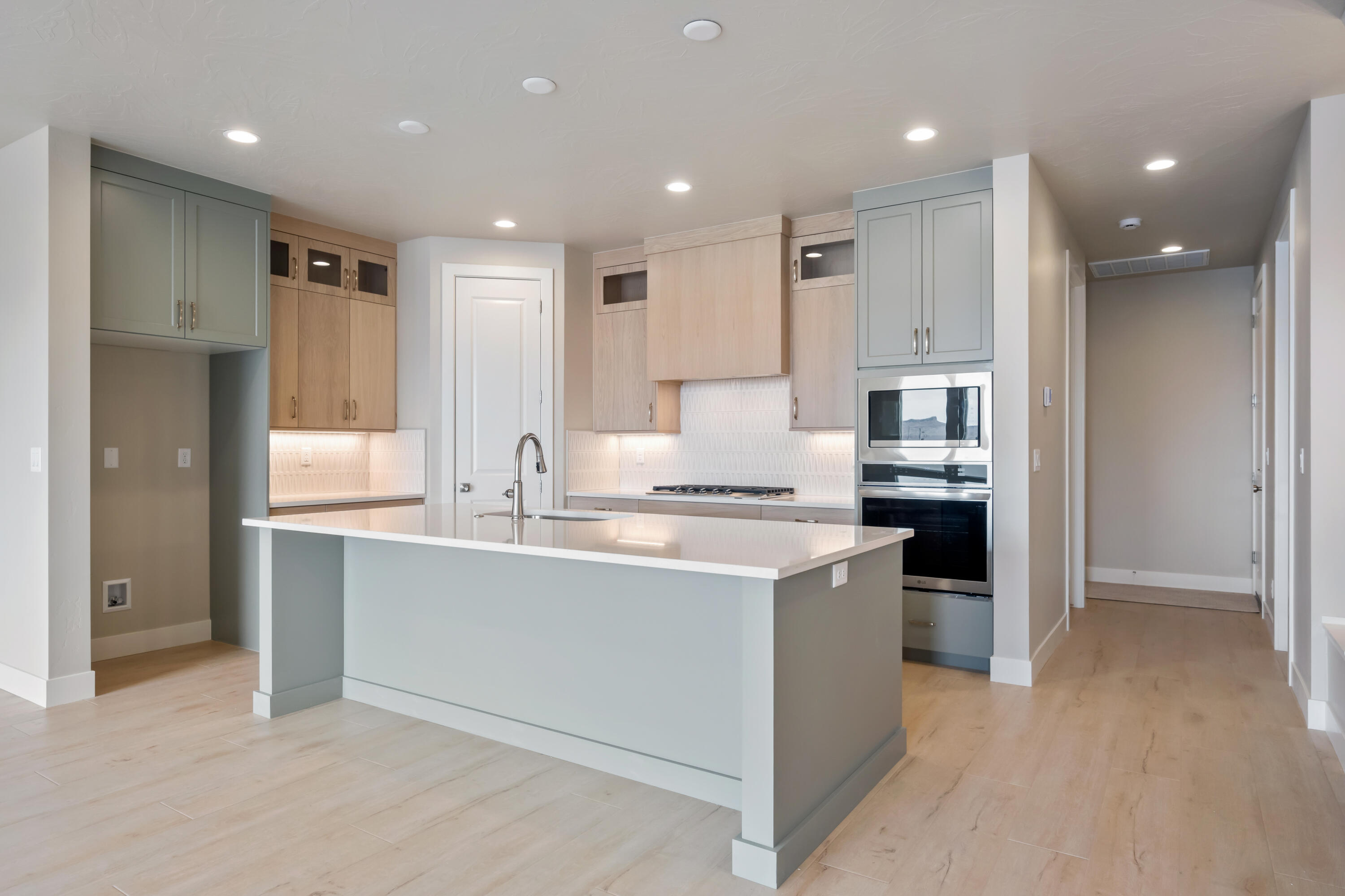 ATKINVILLE TOWNHOMES AT DESERT COLOR - Residential