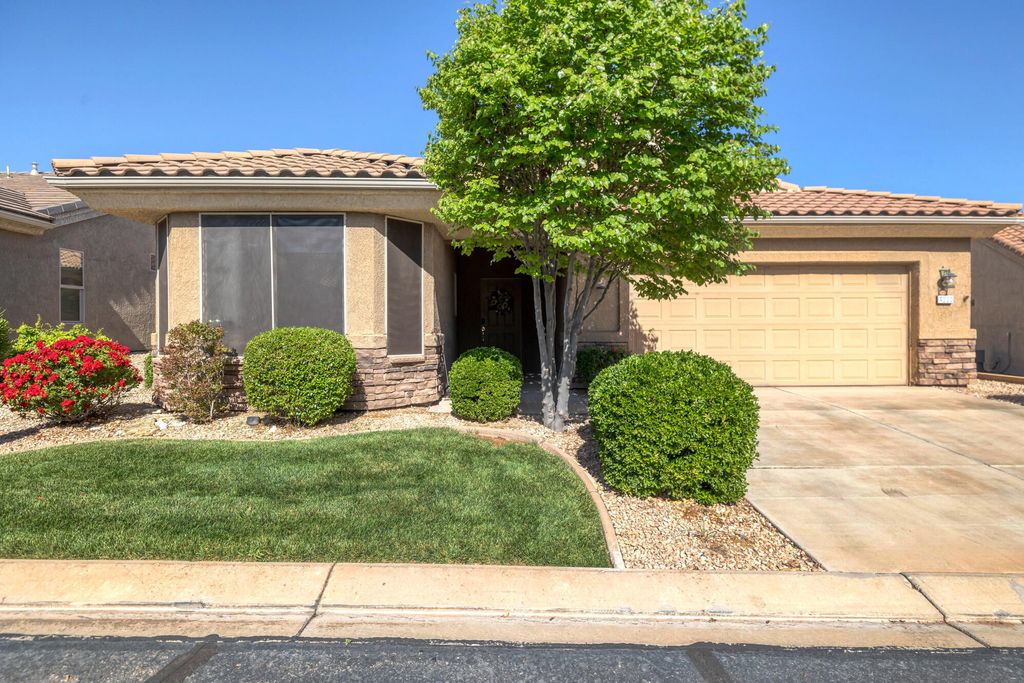 Photo of 4220 S HAMLET HILL DR, Saint George, UT 84790 (MLS # 26-271830)
