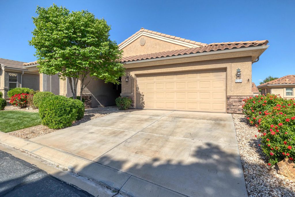 Photo of 4220 S HAMLET HILL DR, Saint George, UT 84790 (MLS # 26-271830)