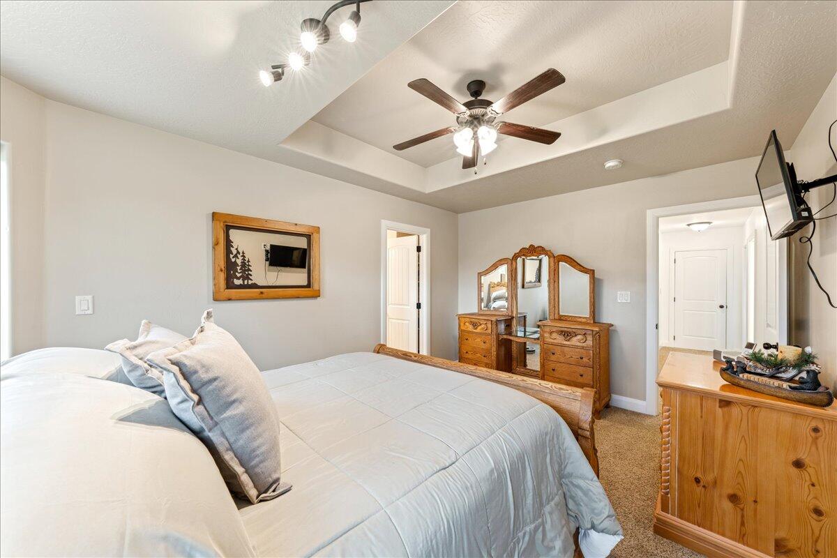 HAWTHORN ESTATES - Residential