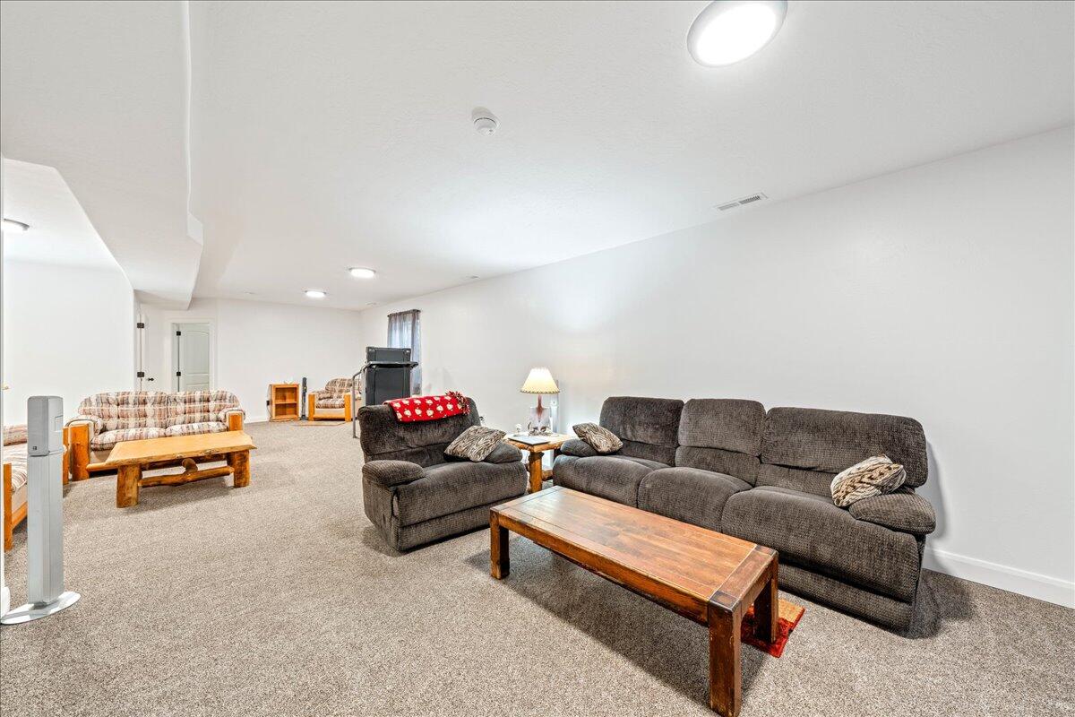 HAWTHORN ESTATES - Residential