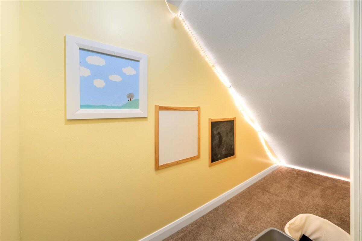 HAWTHORN ESTATES - Residential