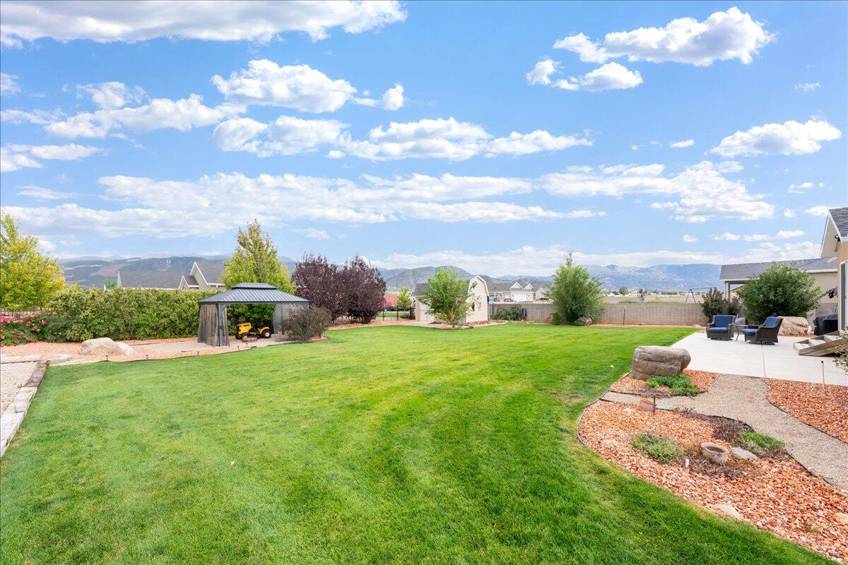 HAWTHORN ESTATES - Residential