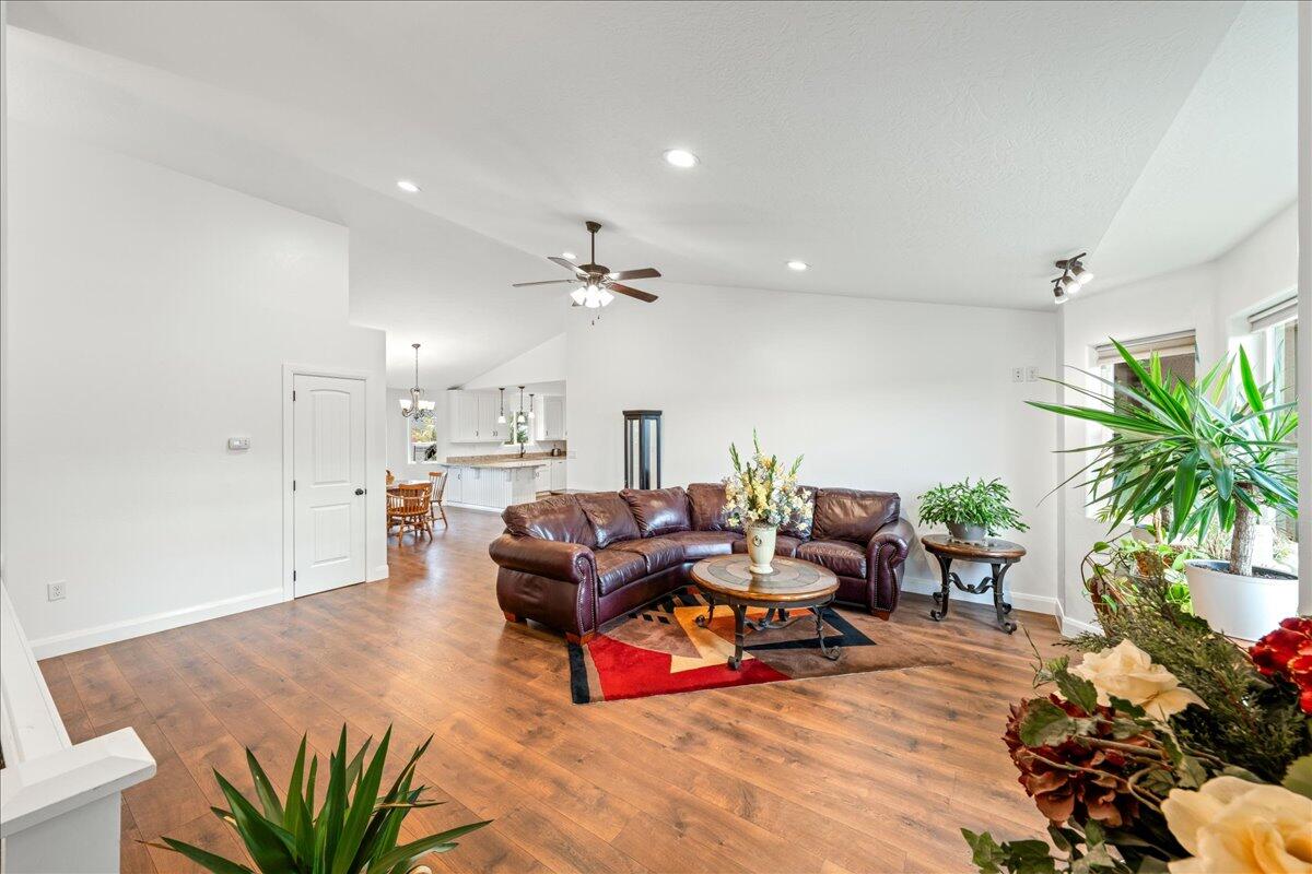 HAWTHORN ESTATES - Residential