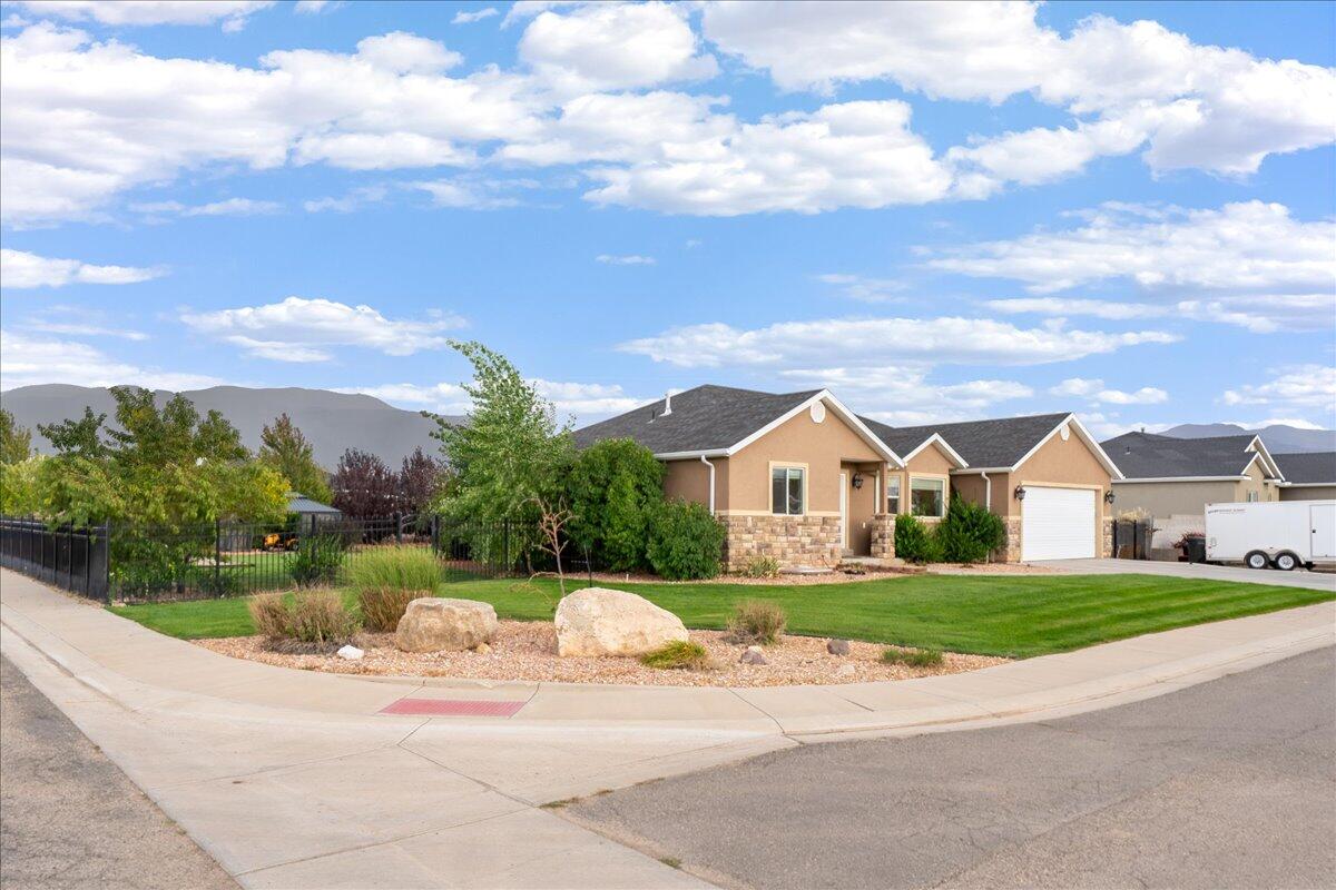 HAWTHORN ESTATES - Residential