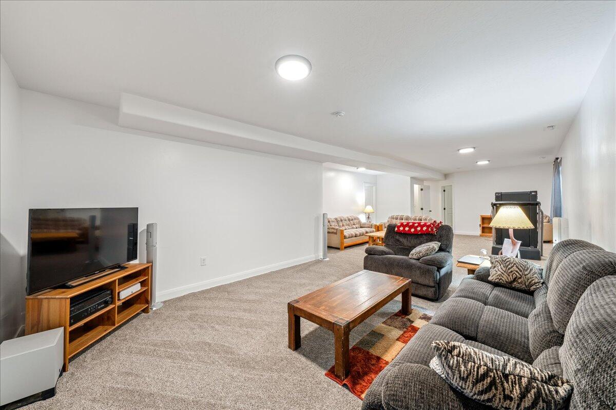 HAWTHORN ESTATES - Residential