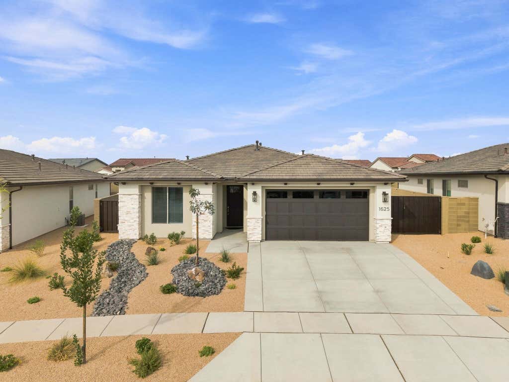 Photo of 1625 N Horizon Parkway, Washington, UT 84780 (MLS # 26-275057)