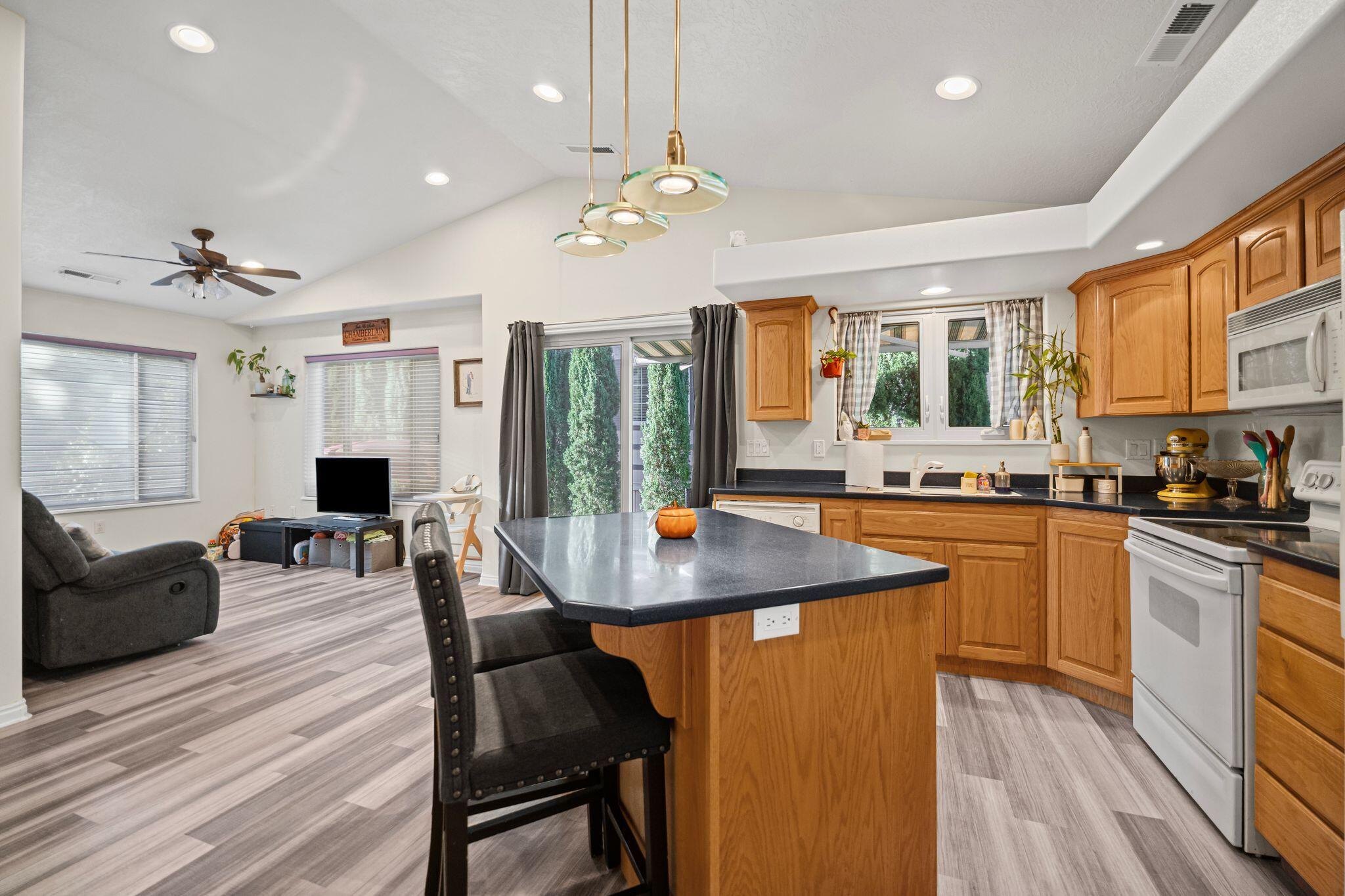 HARRISBURG LAKESIDE ESTATES - Residential